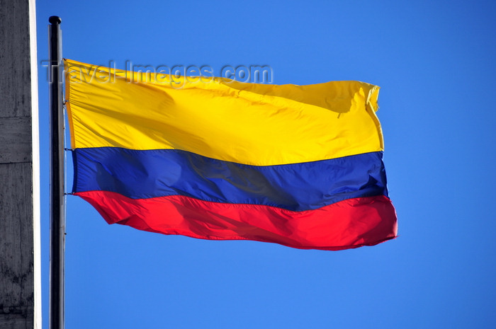 colombia117: Bogotá, Colombia: Colombian flag - Banco de la Republica - Tricolor Nacional - barrio Veracruz - Santa Fe - photo by M.Torres - (c) Travel-Images.com - Stock Photography agency - Image Bank