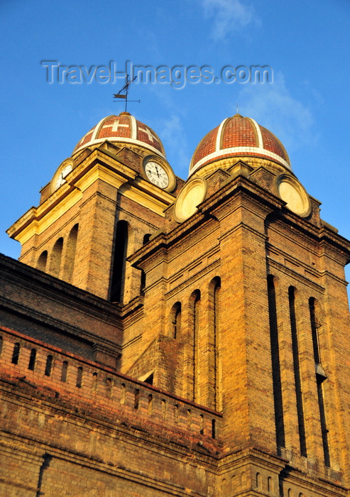 colombia128: Bogotá, Colombia: towers and domes of Iglesia de Las Cruces - Plaza de las Cruces - architect Arturo Jaramillo - barrio Las Cruces - Santa Fe - photo by M.Torres - (c) Travel-Images.com - Stock Photography agency - Image Bank