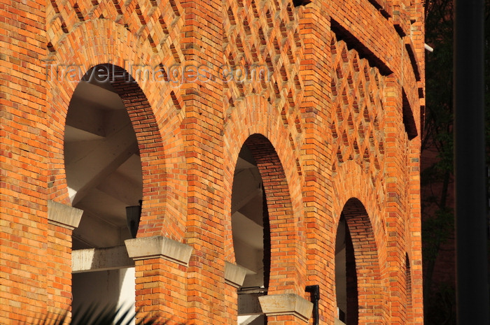 colombia136: Bogotá, Colombia: horseshoe arches of Santamaría bullring - Neo Mudéjar style decoration in brickwork - Plaza de Toros de Santamaría - Centro Internacional de Bogotá - barrio San Diego - Santa Fe - photo by M.Torres - (c) Travel-Images.com - Stock Photography agency - Image Bank