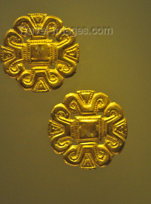 colombia150: Bogotá, Colombia: Gold Museum - Museo del Oro - luxury objects used by chieftains, when they died, these objects were buried with them - photo by M.Torres - (c) Travel-Images.com - Stock Photography agency - Image Bank