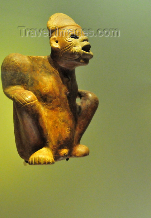 colombia151: Bogotá, Colombia: Gold Museum - Museo del Oro - sitting ceramic figure - photo by M.Torres - (c) Travel-Images.com - Stock Photography agency - Image Bank