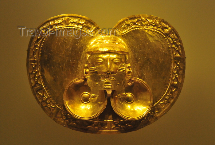 colombia155: Bogotá, Colombia: Gold Museum - Museo del Oro - Yotoco pectoral, hieratic face as the central motif, adorned with large nose and ear ornaments - embossing technique - Calima region - photo by M.Torres - (c) Travel-Images.com - Stock Photography agency - Image Bank