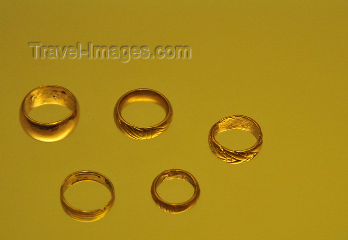 colombia156: Bogotá, Colombia: Gold Museum - Museo del Oro - rings - photo by M.Torres - (c) Travel-Images.com - Stock Photography agency - Image Bank