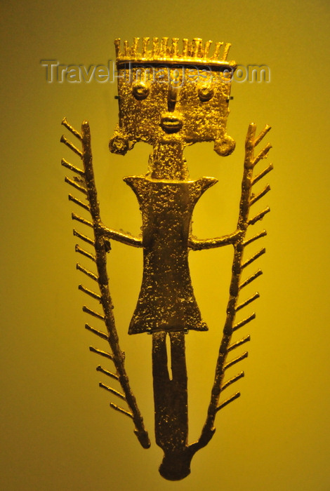 colombia162: Bogotá, Colombia: Gold Museum - Museo del Oro - shaman stirring palm leaves to heal the sick - metallurgy - lost wax method - photo by M.Torres - (c) Travel-Images.com - Stock Photography agency - Image Bank