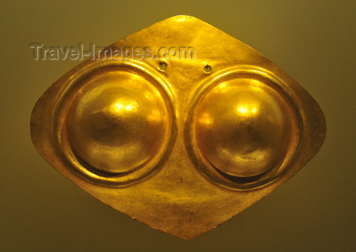 colombia171: Bogotá, Colombia: Gold Museum - Museo del Oro - pectoral - breast plate of an importan Zenú woman - photo by M.Torres - (c) Travel-Images.com - Stock Photography agency - Image Bank