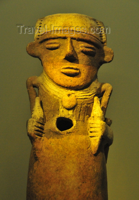 colombia173: Bogotá, Colombia: Gold Museum - Museo del Oro - anthropomorhic vessel used to collect the blood of sacrifice victims, which were pierced with arrows and bled to death - Muisca - Eastern Cordillera - photo by M.Torres - (c) Travel-Images.com - Stock Photography agency - Image Bank