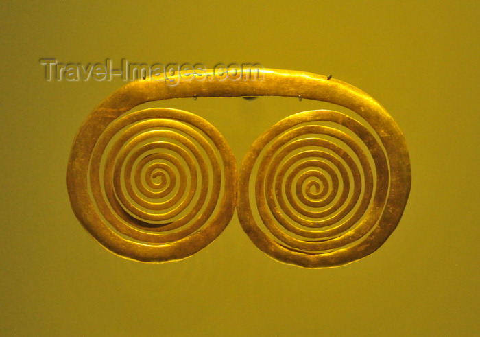 colombia174: Bogotá, Colombia: Gold Museum - Museo del Oro - double spiral breastplate - Urabá - photo by M.Torres - (c) Travel-Images.com - Stock Photography agency - Image Bank