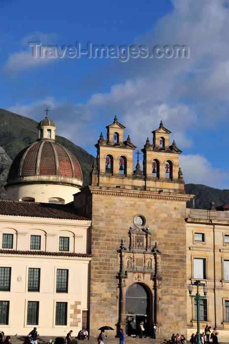 colombia75: Bogotá, Colombia: Plaza Bolivar - Chapel of the Blessed Sacrament - Capilla del Sagrario de la Catedral de Bogotá - designed by Gabriel Gómez de Sandoval y Arratia, a sargeant in the Royal Spanish army - Casa del Cabildo Eclesiastico on the left - Casa del Cabildo Eclesiastico - La Candelaria - photo by M.Torres - (c) Travel-Images.com - Stock Photography agency - Image Bank