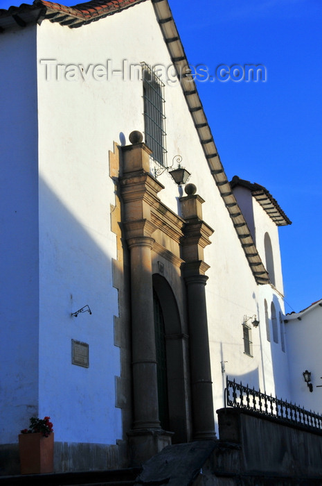 colombia83: Bogotá, Colombia: Iglesia de Santa Bárbara - white-washed façade - Carrera 7, formerly known as Calle Real - barrio de Santa Bárbara - La Candelaria - photo by M.Torres - (c) Travel-Images.com - Stock Photography agency - Image Bank