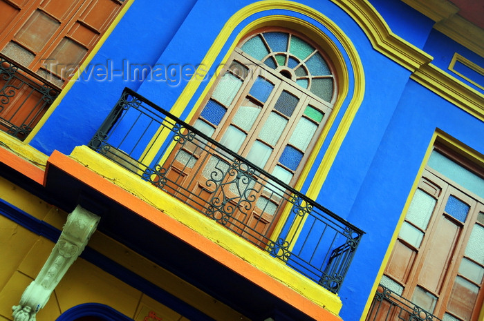 colombia86: Bogotá, Colombia: façade with intense colours - Calle 18 - barrio Veracruz - Santa Fe - photo by M.Torres - (c) Travel-Images.com - Stock Photography agency - Image Bank