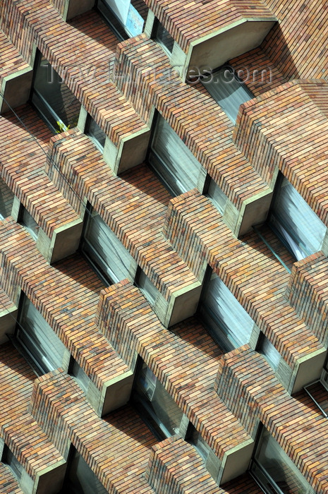 colombia89: Bogotá, Colombia: cubes and red bricks - architecture detail - building on the corner of Av Jimenez and Carrera 6 - Veracruz - Santa Fe - photo by M.Torres - (c) Travel-Images.com - Stock Photography agency - Image Bank