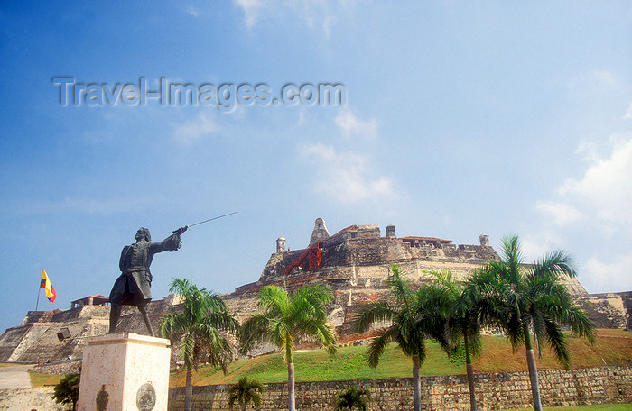 colombia9: Colombia - Cartagena: statue of Basque admiral Blas de Lezo y Olavarrieta, also known as "Patapalo" and Castle San Felipe - photo by D.Forman - (c) Travel-Images.com - Stock Photography agency - Image Bank