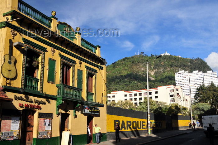 colombia98: Bogotá, Colombia: Calle 24 - Edificio Torres Blancas and Montserrat Hill in the background - barrio Las Nieves - Santa Fe - photo by M.Torres - (c) Travel-Images.com - Stock Photography agency - Image Bank