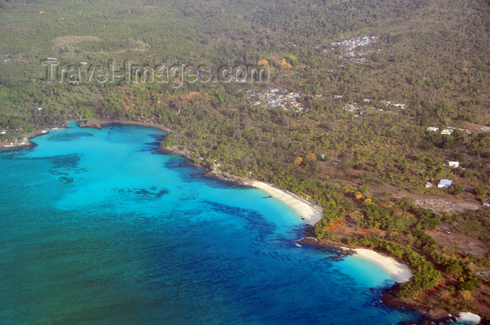 comoros1: Mitsamiouli, Grande Comore / Ngazidja, Comoros islands: beaches and coral reef East of the town - photo by M.Torres - (c) Travel-Images.com - Stock Photography agency - Image Bank