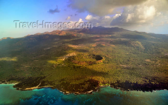 comoros12: Grande Comore / Ngazidja, Comoros islands: north coast volcanic craters - photo by M.Torres - (c) Travel-Images.com - Stock Photography agency - Image Bank