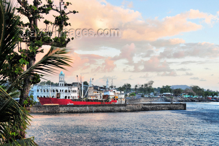 comoros16: Moroni, Grande Comore / Ngazidja, Comoros islands: the port seen from the Corniche - photo by M.Torres - (c) Travel-Images.com - Stock Photography agency - Image Bank