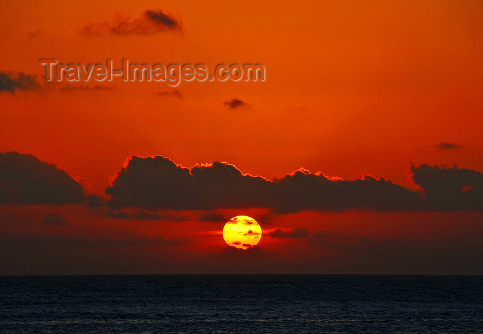 comoros21: Moroni, Grande Comore / Ngazidja, Comoros islands: Indian Ocean sunset - photo by M.Torres - (c) Travel-Images.com - Stock Photography agency - Image Bank