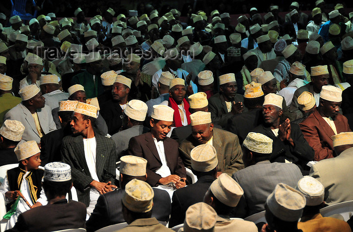 comoros26: Moroni, Grande Comore / Ngazidja, Comoros islands: 'Grand Mariage' - male guests at Place de Badjanani, Mtsangani - toirab, a nine day long wedding party - photo by M.Torres - (c) Travel-Images.com - Stock Photography agency - Image Bank