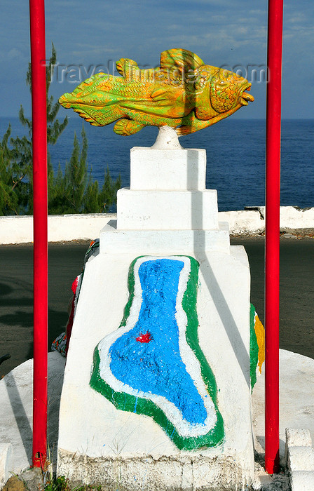 comoros30: Moroni, Grande Comore / Ngazidja, Comoros islands: Coelacanth fish and map of Ngazidja - Avenue A.Djoumoi - photo by M.Torres - (c) Travel-Images.com - Stock Photography agency - Image Bank