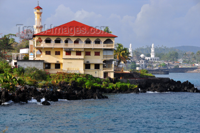 comoros31: Moroni, Grande Comore / Ngazidja, Comoros islands: Prince Said Ibrahim mosque - University of the Comoros - Iman Chafiou Faculty - Departments of Islamic Sciences and Arabic language - Blvd de la Corniche - photo by M.Torres - (c) Travel-Images.com - Stock Photography agency - Image Bank