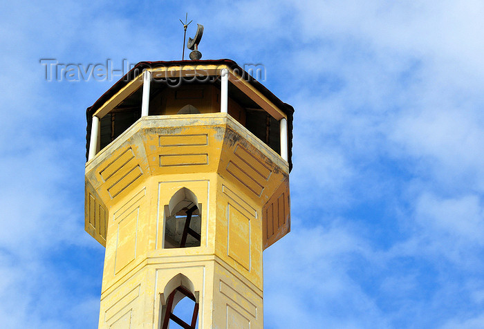 comoros37: Moroni, Grande Comore / Ngazidja, Comoros islands: minaret of Prince Said Ibrahim mosque - Corniche - photo by M.Torres - (c) Travel-Images.com - Stock Photography agency - Image Bank