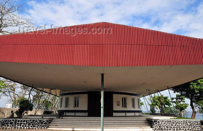 comoros39: Moroni, Grande Comore / Ngazidja, Comoros islands: the parliament, paid by the EU - Chambre des Deputés - Corniche - photo by M.Torres - (c) Travel-Images.com - Stock Photography agency - Image Bank