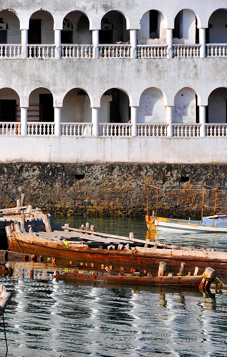 comoros53: Moroni, Grande Comore / Ngazidja, Comoros islands: arches of the Old Friday Mosque - water - Ancienne mosquée du Vendredi - photo by M.Torres - (c) Travel-Images.com - Stock Photography agency - Image Bank