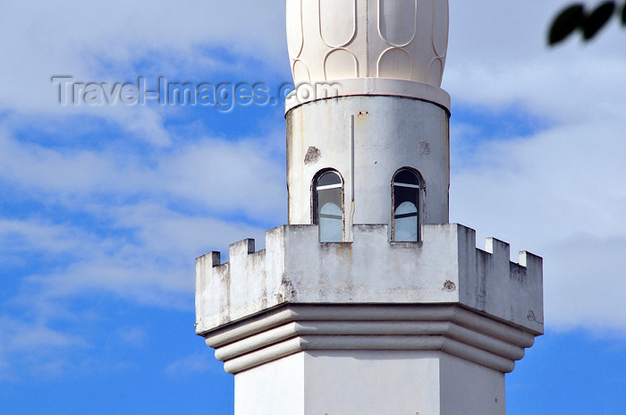 comoros63: Moroni, Grande Comore / Ngazidja, Comoros islands: New Friday mosque - minaret - photo by M.Torres - (c) Travel-Images.com - Stock Photography agency - Image Bank