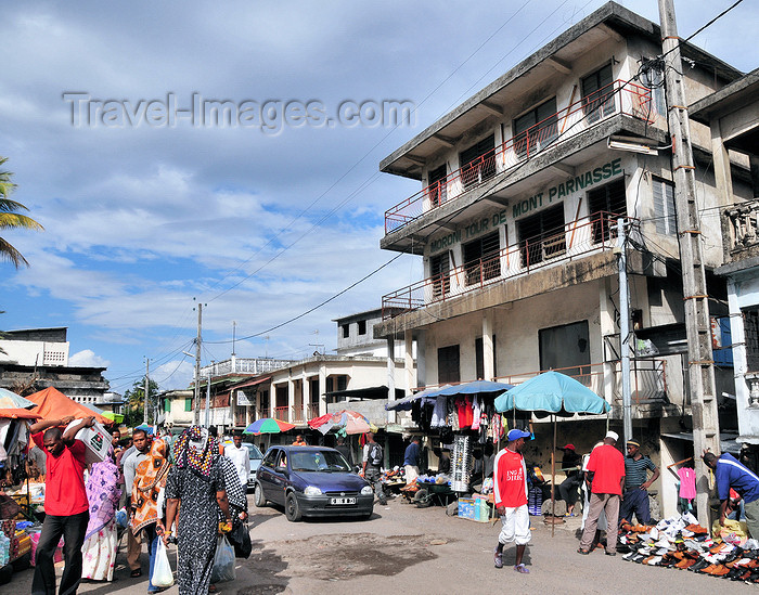 comoros76: Moroni, Grande Comore / Ngazidja, Comoros islands: Moroni's own 'Tour de Montparnasse' - photo by M.Torres - (c) Travel-Images.com - Stock Photography agency - Image Bank