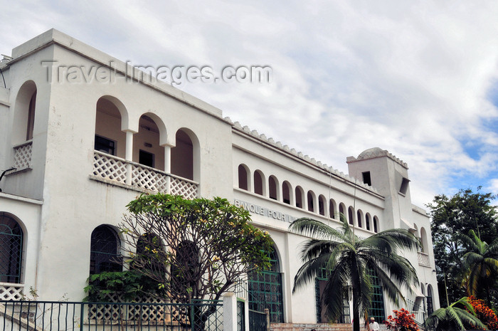 comoros79: Moroni, Grande Comore / Ngazidja, Comoros islands: BIC - Banque pour L'Industrie el le Commerce - Comores - Place de France - photo by M.Torres - (c) Travel-Images.com - Stock Photography agency - Image Bank