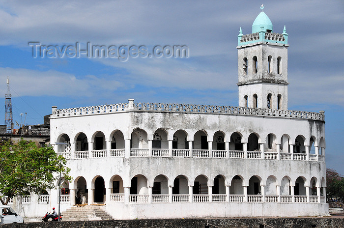 comoros89: Moroni, Grande Comore / Ngazidja, Comoros islands: Old Friday Mosque - Ancienne mosquée du Vendredi - photo by M.Torres - (c) Travel-Images.com - Stock Photography agency - Image Bank