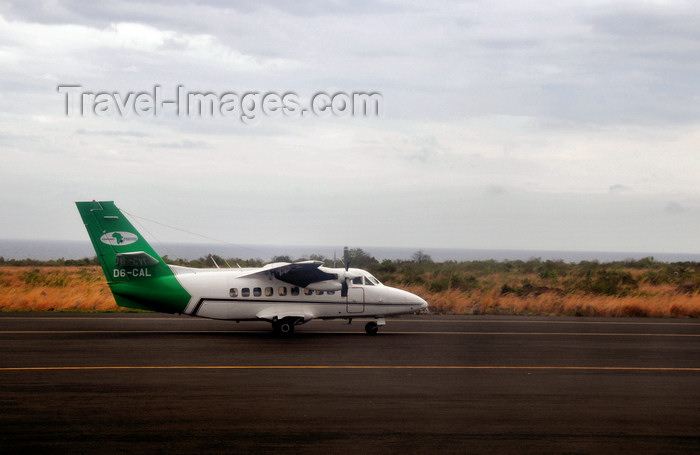 comoros9: Hayahaya, Grande Comore / Ngazidja, Comoros islands: LET L-410 Turbolet D6-CAL Comores Aviation International - aircraft landing at Prince Said Ibrahim International Airport - HAH - photo by M.Torres - (c) Travel-Images.com - Stock Photography agency - Image Bank