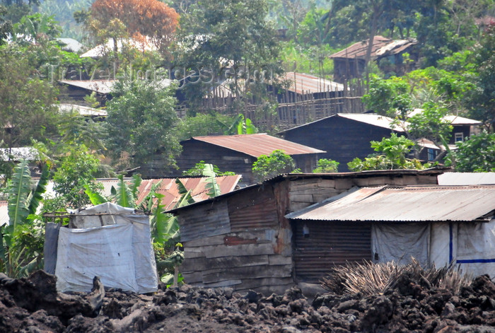 congo-dr13: Goma, Nord-Kivu, Democratic Republic of the Congo: shanty town built over the lava field from the Nyiragongo volcano - slum - photo by M.Torres - (c) Travel-Images.com - Stock Photography agency - Image Bank