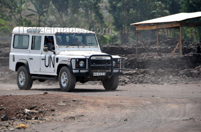 congo-dr15: Goma, Nord-Kivu, Democratic Republic of the Congo: UN Land Rover Defender on a dirt road - peace keepers vehicle - photo by M.Torres - (c) Travel-Images.com - Stock Photography agency - Image Bank