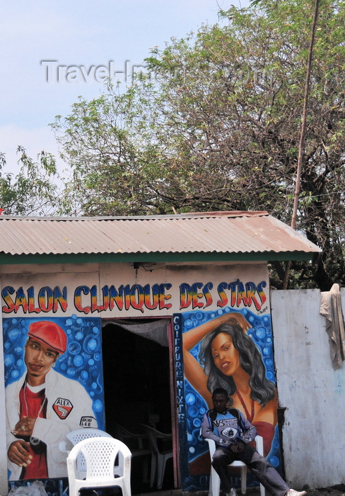 congo-dr17: Goma, Nord-Kivu, Democratic Republic of the Congo: beauty parlours are numerous - Salon Clinique des Stars - mural - beautician - photo by M.Torres - (c) Travel-Images.com - Stock Photography agency - Image Bank