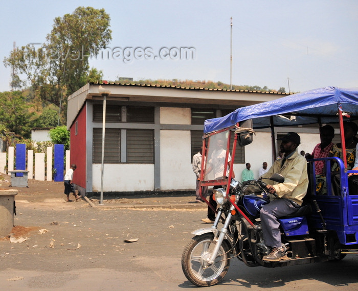 congo-dr22: Goma, Nord-Kivu, Democratic Republic of the Congo: passenger tricycle - photo by M.Torres - (c) Travel-Images.com - Stock Photography agency - Image Bank