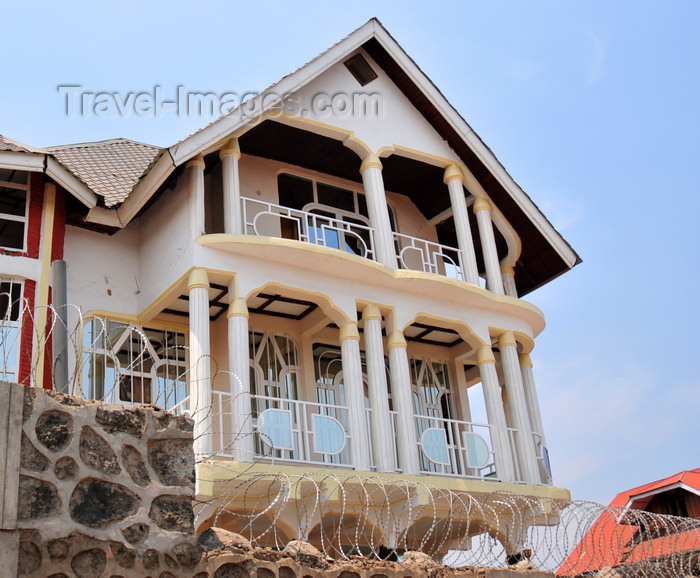 congo-dr26: Goma, Nord-Kivu, Democratic Republic of the Congo: private residence protected by tall walls and razor wire - photo by M.Torres - (c) Travel-Images.com - Stock Photography agency - Image Bank