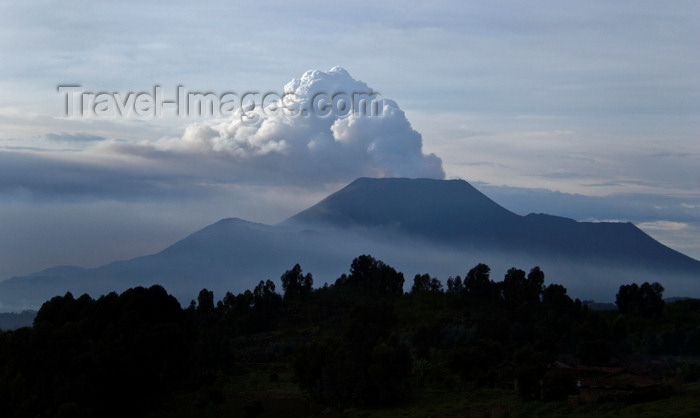 congo-dr3: Mount Nyiragongo, Virunga National Park, Democratic Republic of the Congo: Nyiragongo Volcano during one of its regular eruptions – columns of gas and ashes - stratovolcano in the Virunga Mountains - Great Rift Valley - photo by C.Lovell - (c) Travel-Images.com - Stock Photography agency - Image Bank