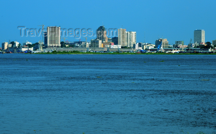 congo-dr43: Kinshasa, Democratic Republic of the Congo: skyline and the Congo river - the city's tallest buildings can be seen, Titanic building, Sozacom / Gecamines tower, BCDC tower - photo by M.Torres - (c) Travel-Images.com - Stock Photography agency - Image Bank