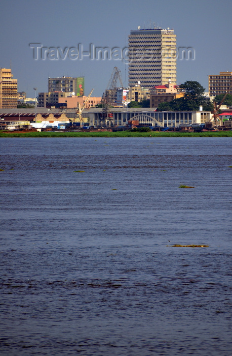 congo-dr45: Kinshasa, Democratic Republic of the Congo: skyline and the Congo river - port Onatra facilities by the Maritime station and the BCDC tower - photo by M.Torres - (c) Travel-Images.com - Stock Photography agency - Image Bank