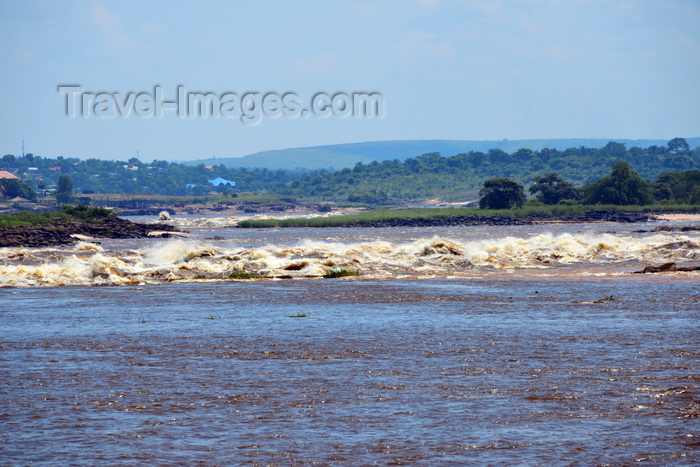 congo-dr48: Kinshasa, Democratic Republic of the Congo: Livingstone Falls / Chutes du Djoué -  rapids on the lower course of the Congo River, border between the Congos at Monkey Island (Ile des Singes) - photo by M.Torres - (c) Travel-Images.com - Stock Photography agency - Image Bank