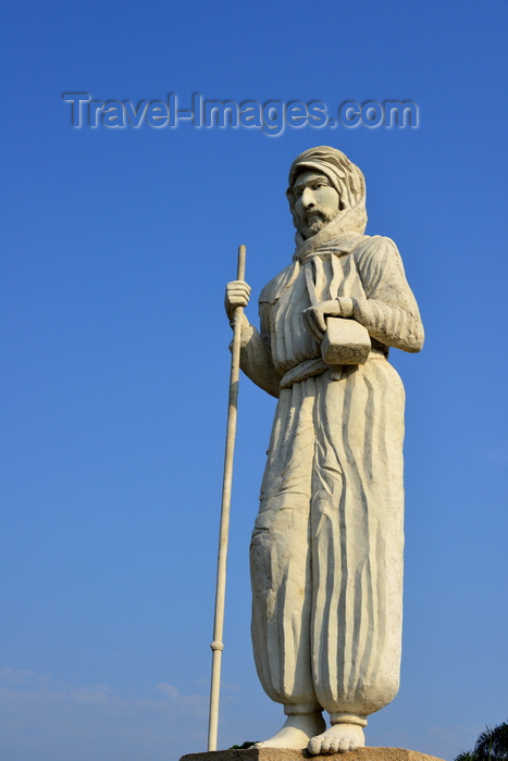 congo24: Brazzaville, Congo: barefoot statue at the Pierre Savorgnan de Brazza Memorial, based on a 1886 studio photo by Paul Nadar - French /  Italian explorer, Avenue Amilcar Cabral, Quartier de La Plaine - photo by M.Torres - (c) Travel-Images.com - Stock Photography agency - Image Bank