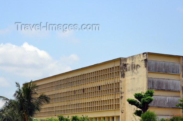 congo40: Brazzaville, Congo: French colonial school building -  the Emery Patrice Lumumba highschool, ex collège Javouhey, on Boulevard Denis Sassou Nguesso, Quartier Tchad - Lycée Emery Patrice Lumumba - photo by M.Torres - (c) Travel-Images.com - Stock Photography agency - Image Bank