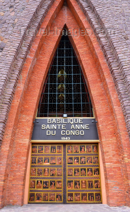 congo46: Brazzaville, Congo: Basilica of Saint'Anne of Congo, built in 1943 - the ornate main gate - Basilique sainte Anne du Congo - architect Roger Erell - Rue d’Abomey / Avenue de la Paix, Poto-Poto - photo by M.Torres - (c) Travel-Images.com - Stock Photography agency - Image Bank