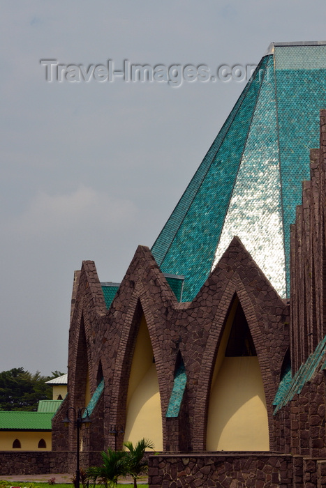 congo50: Brazzaville, Congo: Basilica of Saint'Anne of Congo - sun reflected in the green shingles of the transept -  Basilique sainte Anne du Congo - architect Roger Erell - Rue d’Abomey / Avenue de la Paix, Poto-Poto - photo by M.Torres - (c) Travel-Images.com - Stock Photography agency - Image Bank