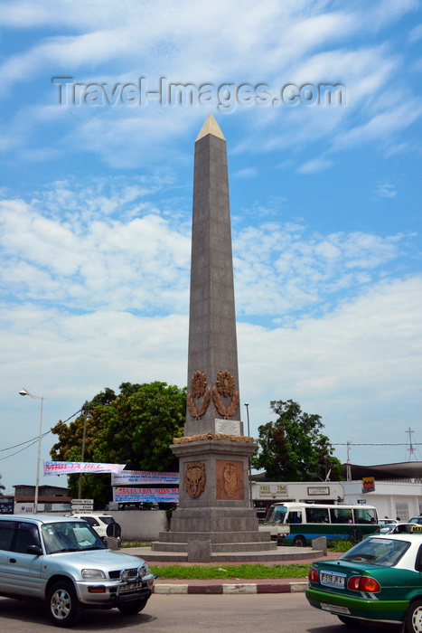 congo60: Brazzaville, Congo: traffic around the 'Obelisk of the third millennium', located at the Moungali round about, Round Point Moungali, 4ème arrondissement - photo by M.Torres - (c) Travel-Images.com - Stock Photography agency - Image Bank