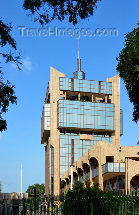 congo71: Brazzaville, Congo: BEAC building - Bank of Central African States, central bank of the countries of the Economic and Monetary Community of Central Africa - seen from Avenue du Serg Malamine - Banque des États de l'Afrique Centrale -  photo by M.Torres - (c) Travel-Images.com - Stock Photography agency - Image Bank