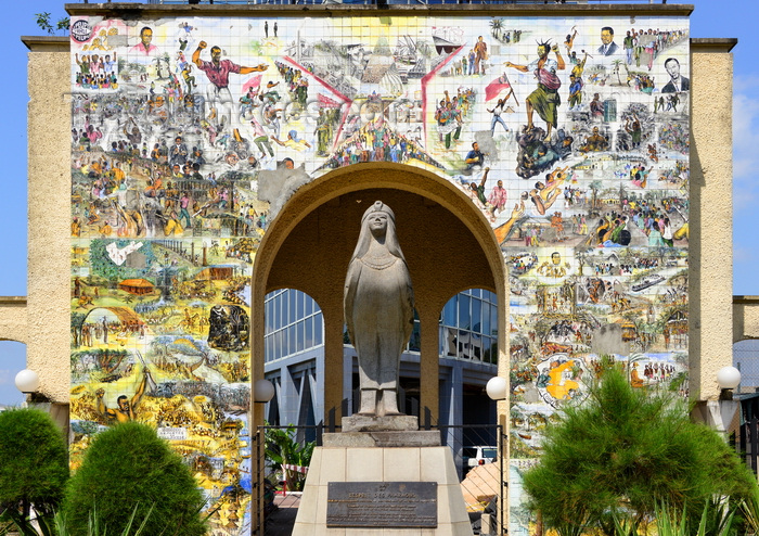 congo76: Brazzaville, Congo: arch depicting the history of Congo in tiles and sculpture 'Ba, the spirit of the Pharaohs', by Hassn Hesmmat, a gift of Egypt - at the ARC Building - Assurances et Réassurances du Congo, Place des Pharaons - photo by M.Torres - (c) Travel-Images.com - Stock Photography agency - Image Bank