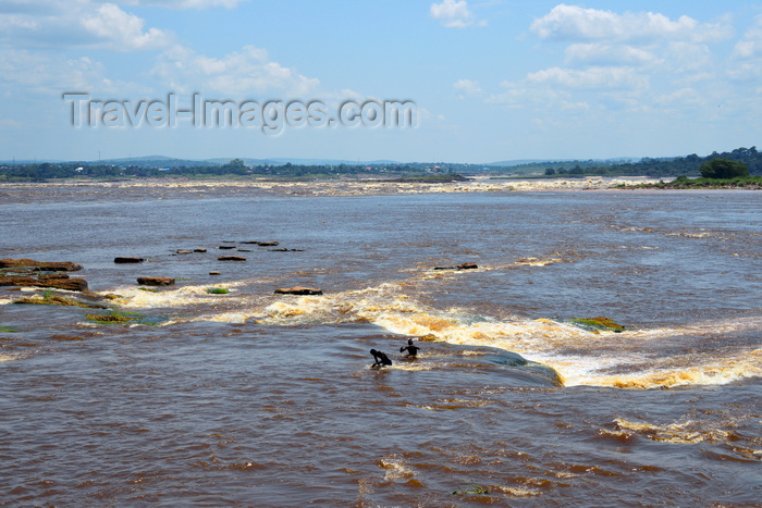 congo80: Djoué, Congo: Livingstone Falls / Chutes du Djoué - boys bathe in the rapids on the lower course of the Congo River, border between the Congos - photo by M.Torres - (c) Travel-Images.com - Stock Photography agency - Image Bank