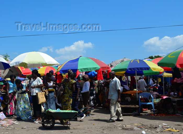 congo85: Brazzaville, Congo: forest of colorful umbrellas of the busy street market on Avenue de Djoué, Makélékélé - photo by M.Torres - (c) Travel-Images.com - Stock Photography agency - Image Bank